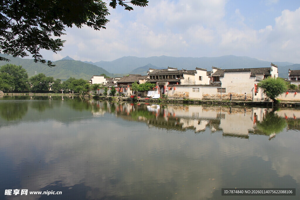江南水乡湖畔古朴村落