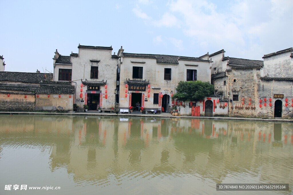 江南水乡古宅临水而立