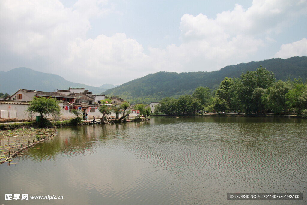 河畔古建 青山绿水之景