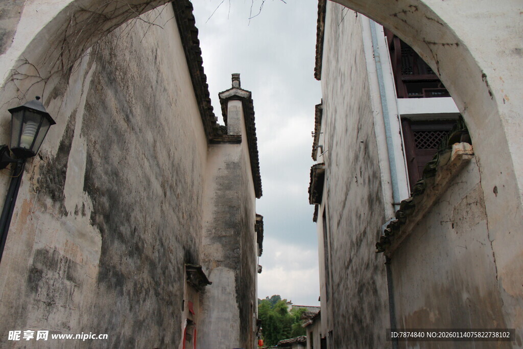 古巷拱门 展现岁月韵味