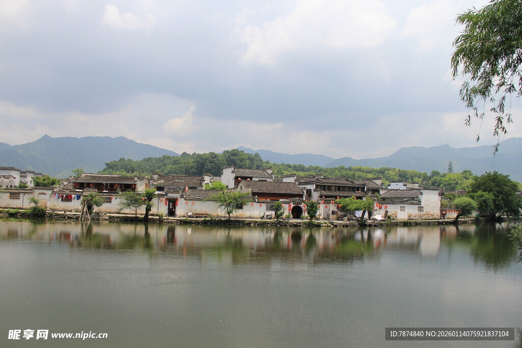 水乡古村 宁静湖畔景致