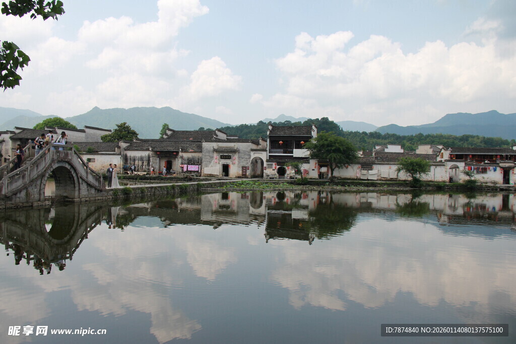 江南水乡静谧湖泊景观