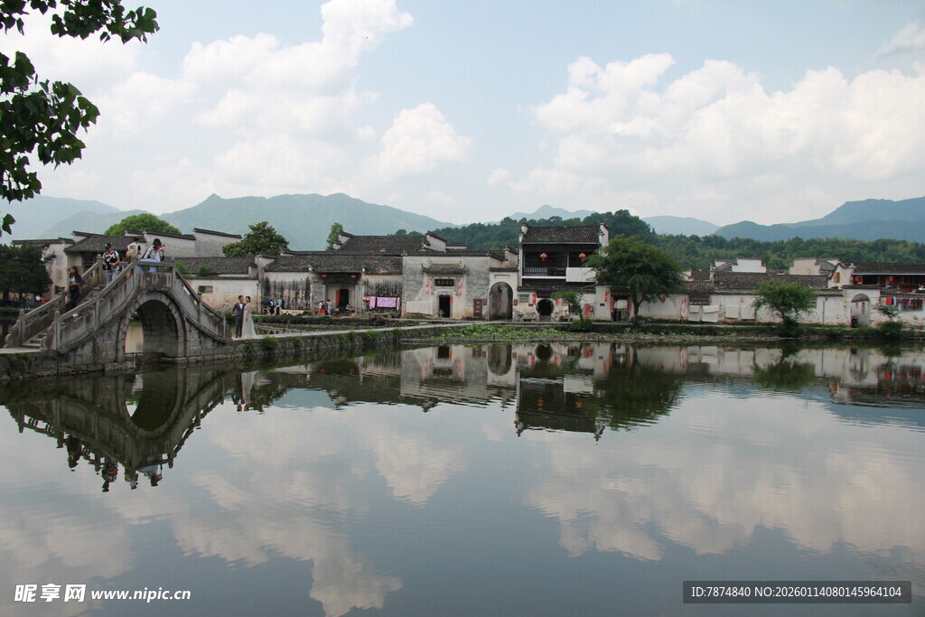 江南水乡静谧湖景村落