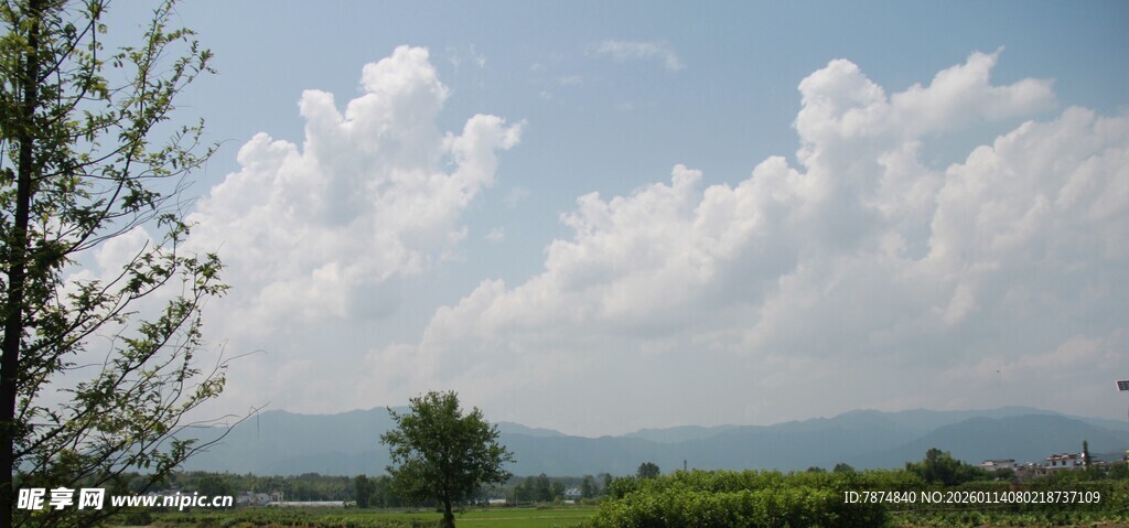 田园风光蓝天白云绿树