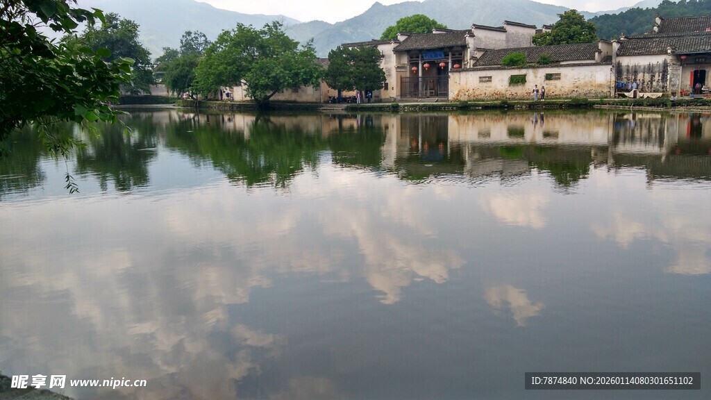 水乡倒影 静谧古村景致