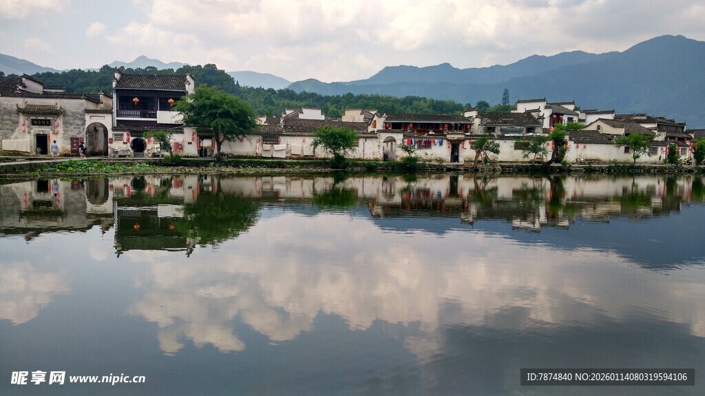 水乡倒影 静谧如画风光