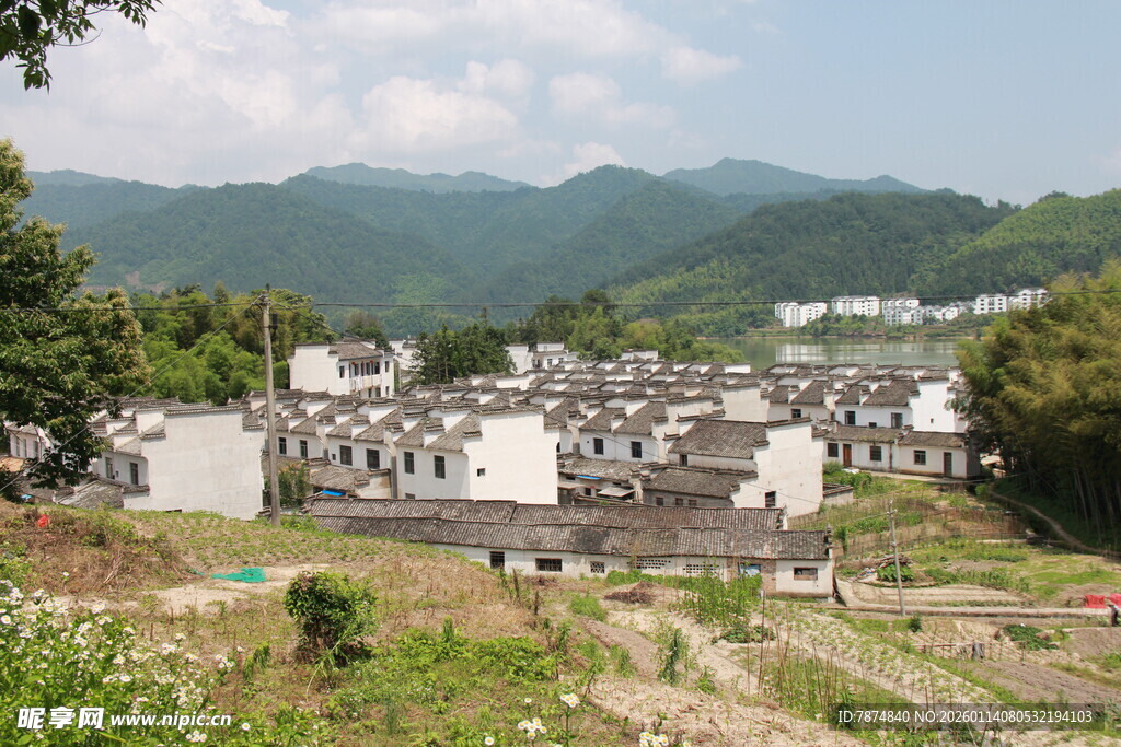 山村聚落 青山环绕的美景