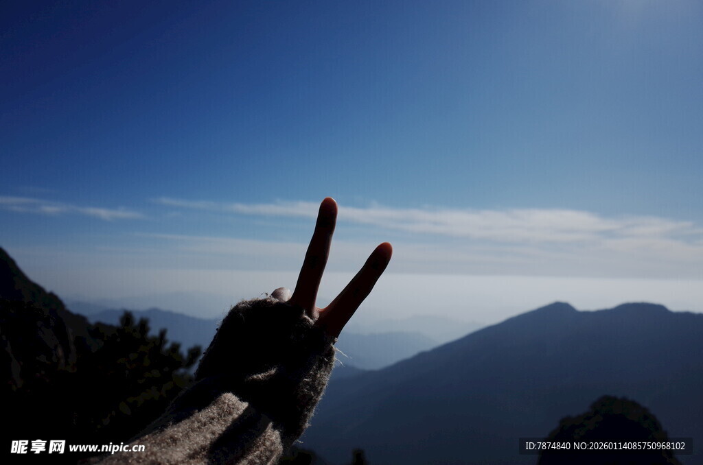 山顶比耶 拥抱壮丽山景