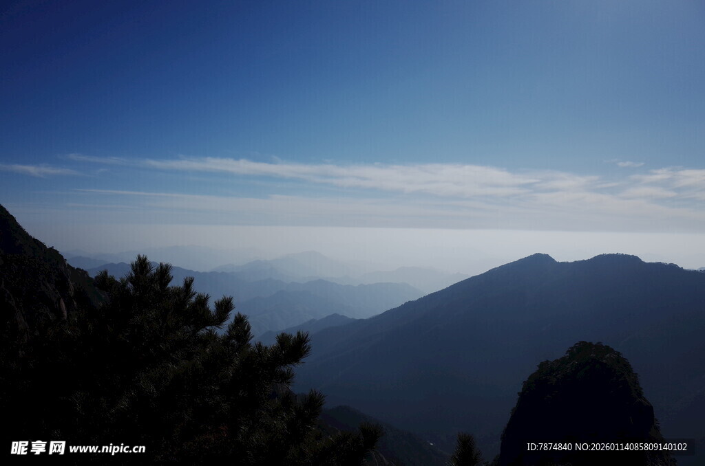 山间晨曦 云雾缭绕美景