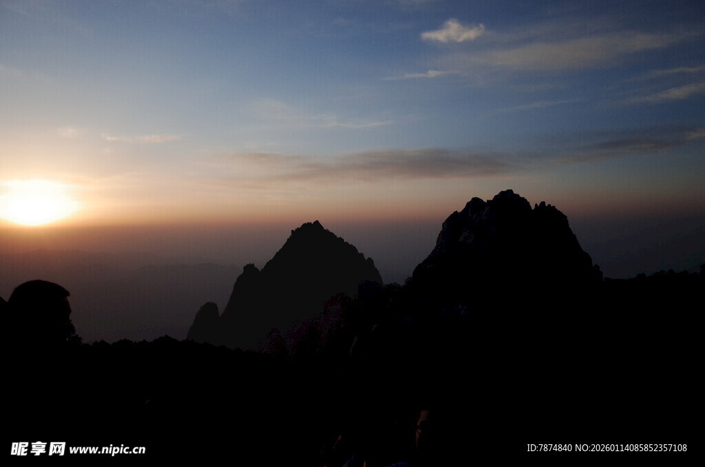 山顶壮丽日出景观