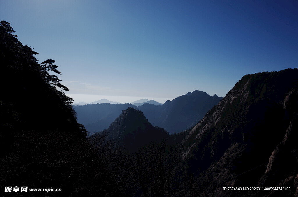 壮丽山景 天际线的自然之美
