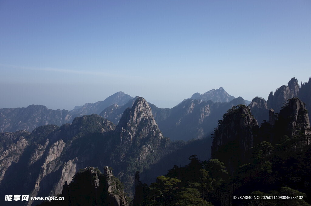 壮丽山景 群峰巍峨