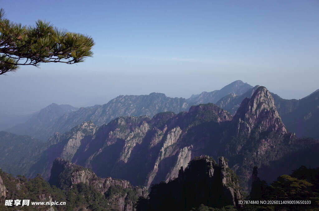 壮丽山景展现自然之美
