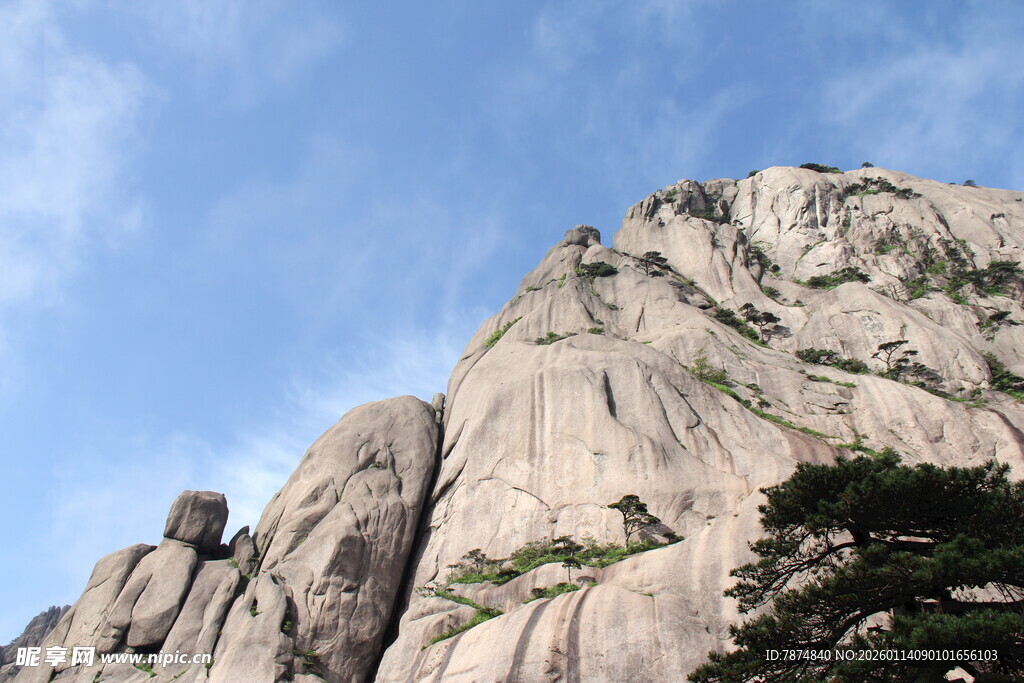 巍峨山峰 尽显自然壮美
