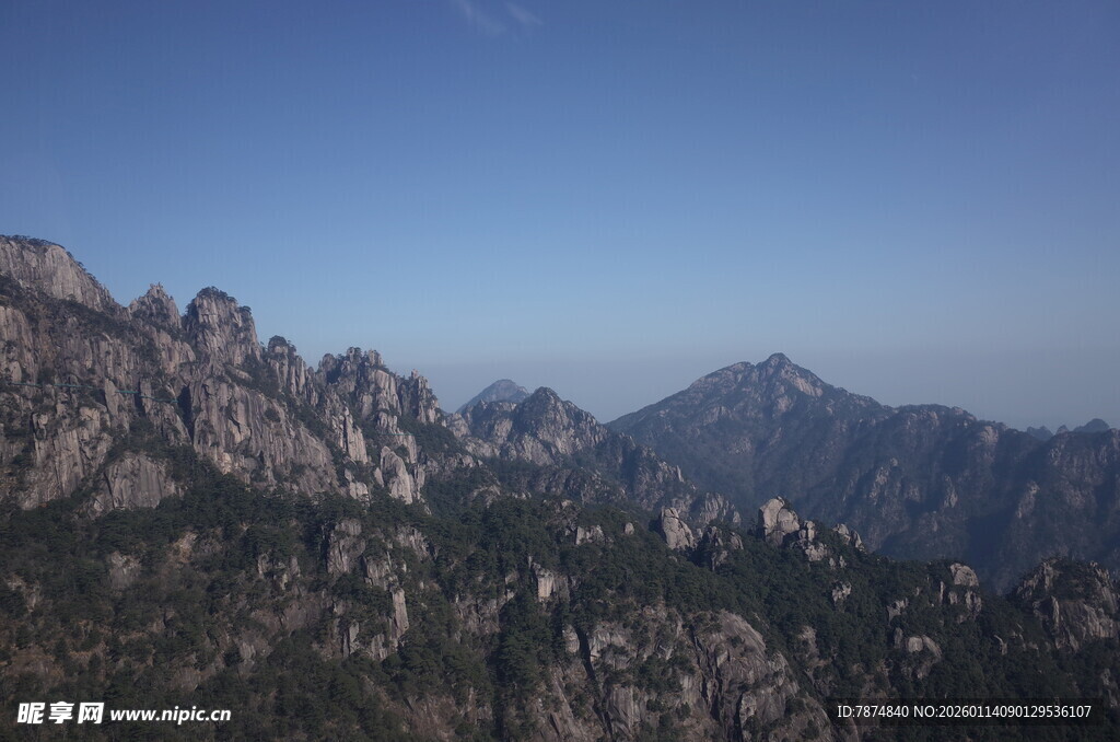 壮丽巍峨的高山景色