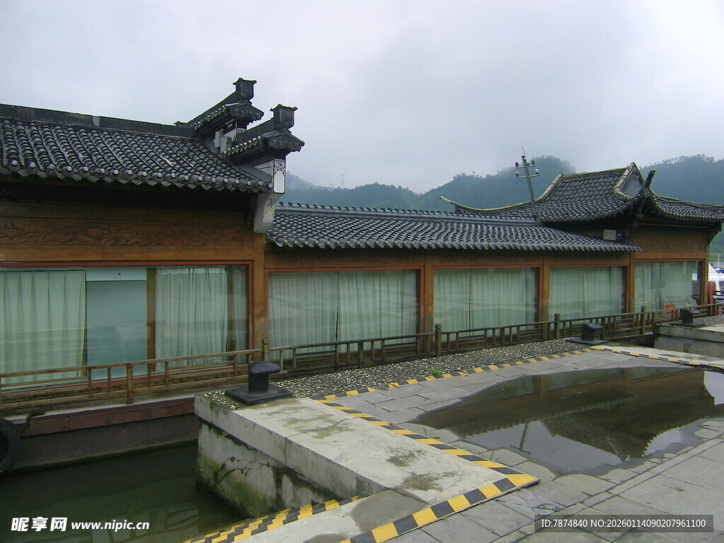 中式古建临水景观