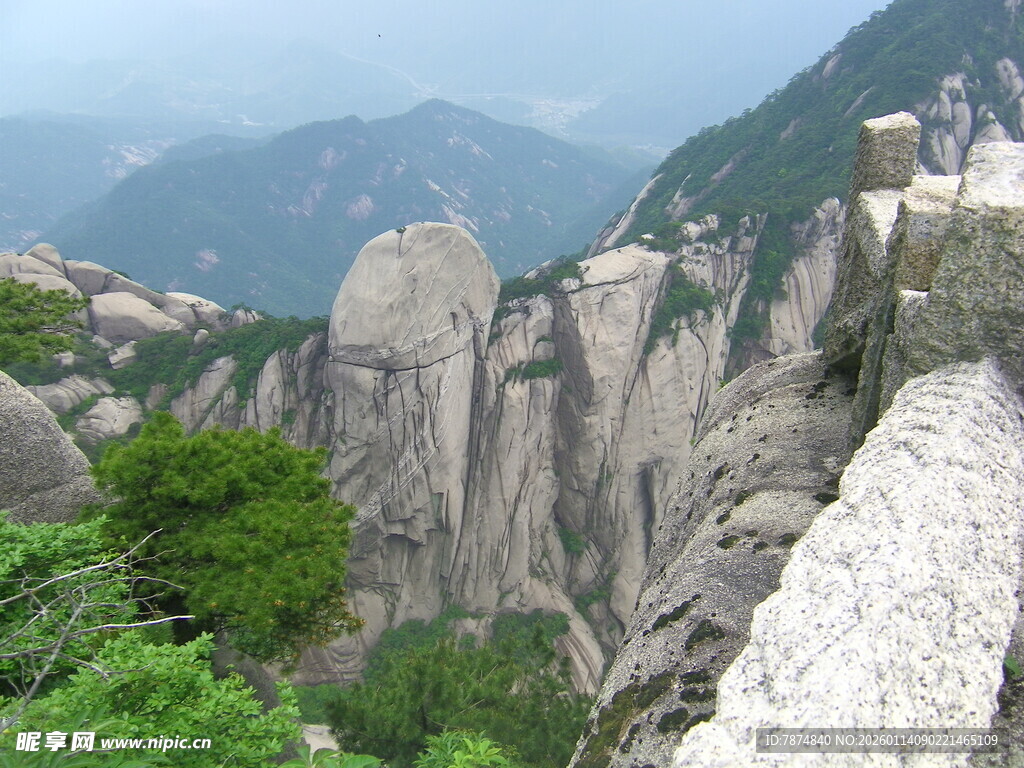 壮丽险峻的高山景观