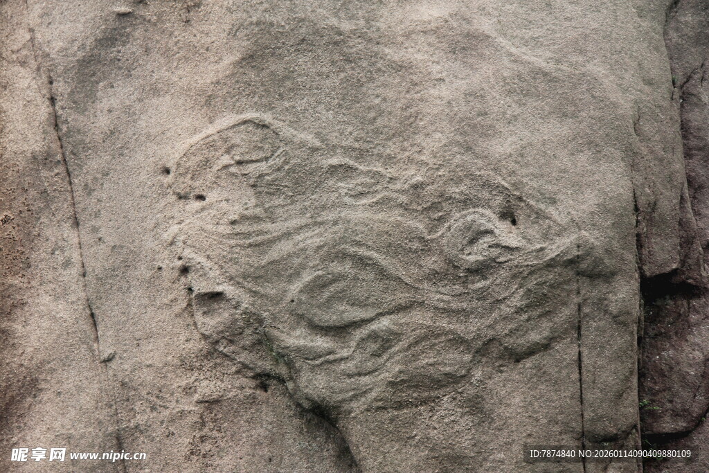 岩石上的神秘古老雕刻图案