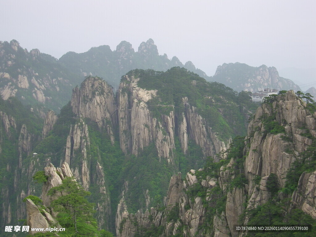 壮丽巍峨的高山景观