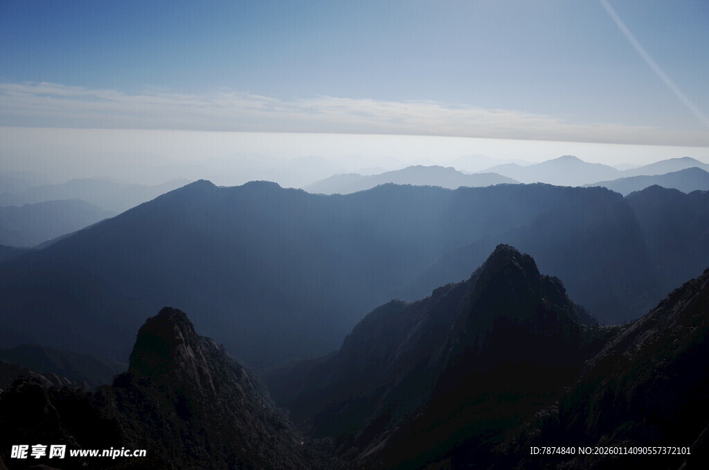 壮丽山景 云雾缭绕山峦