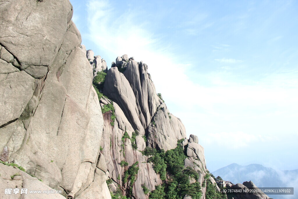 巍峨山峰 尽显自然壮美