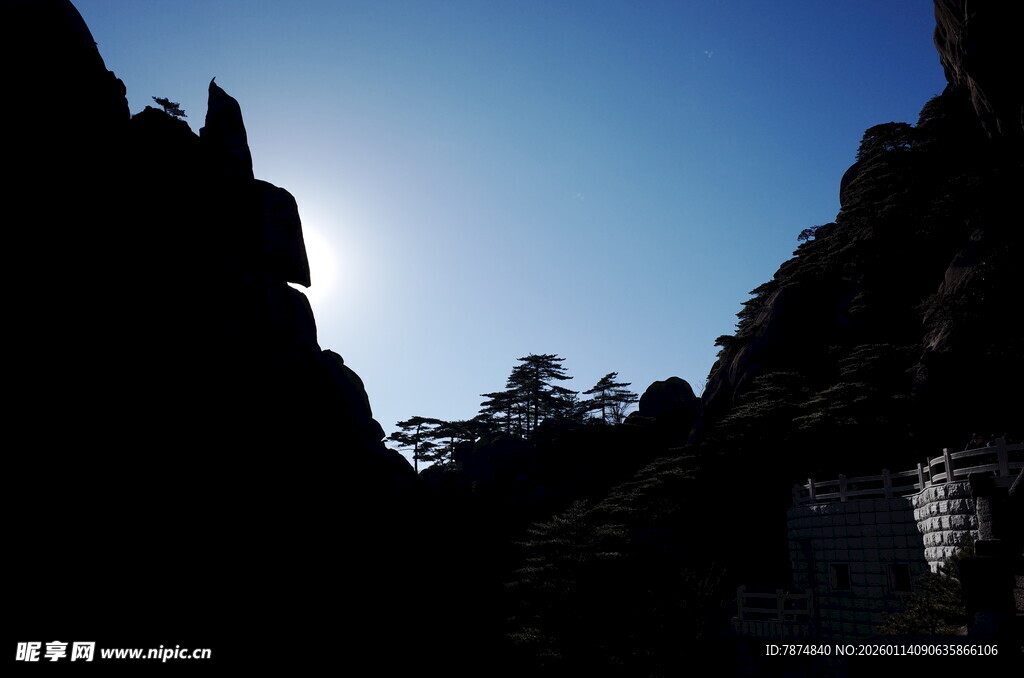 山间日出剪影景观