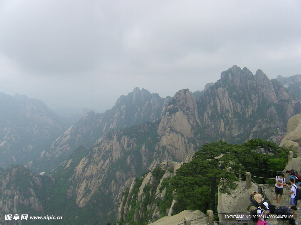 黄山美景 游人赏奇峰异景