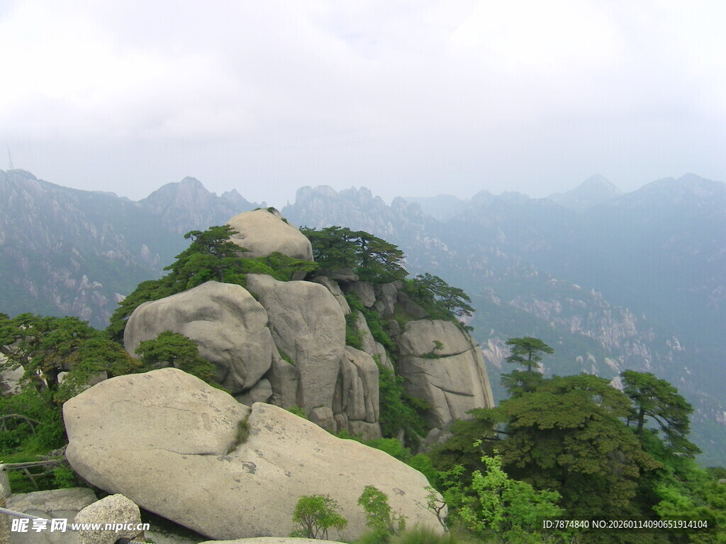 奇峰怪石的壮丽山景