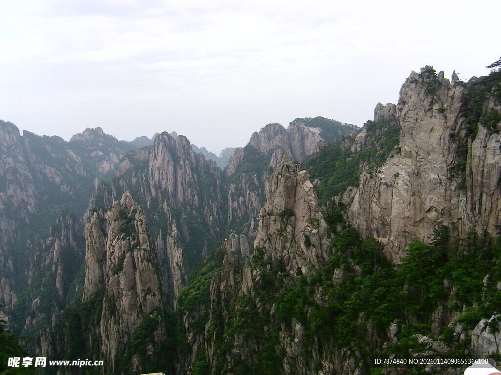 壮丽黄山奇峰景观