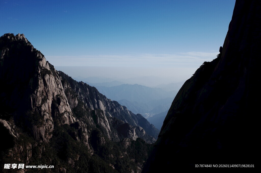 巍峨高山壮丽景致