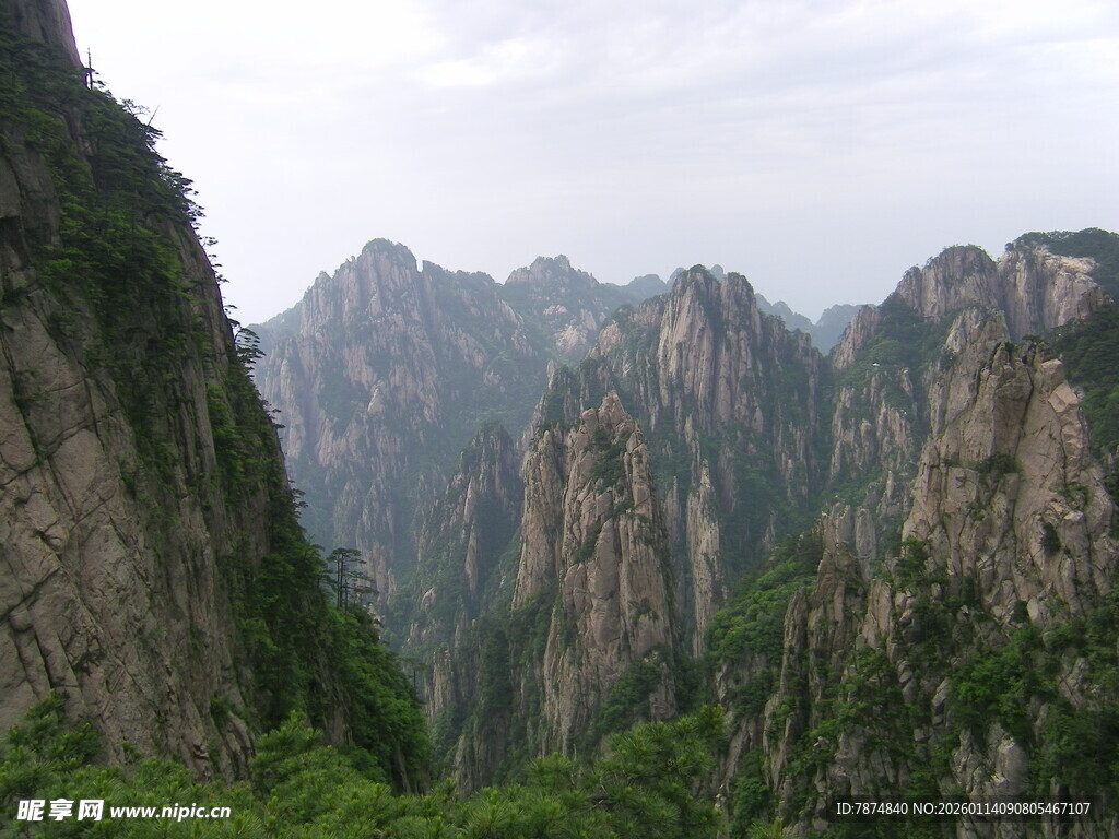 壮丽黄山奇峰景观