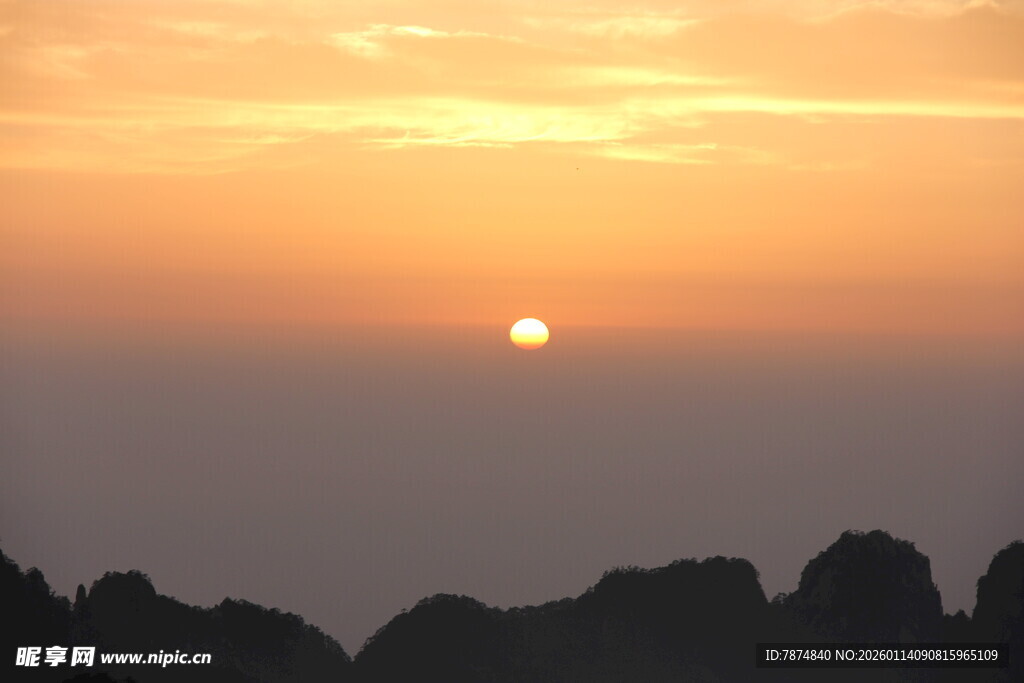 日落时分的天际美景