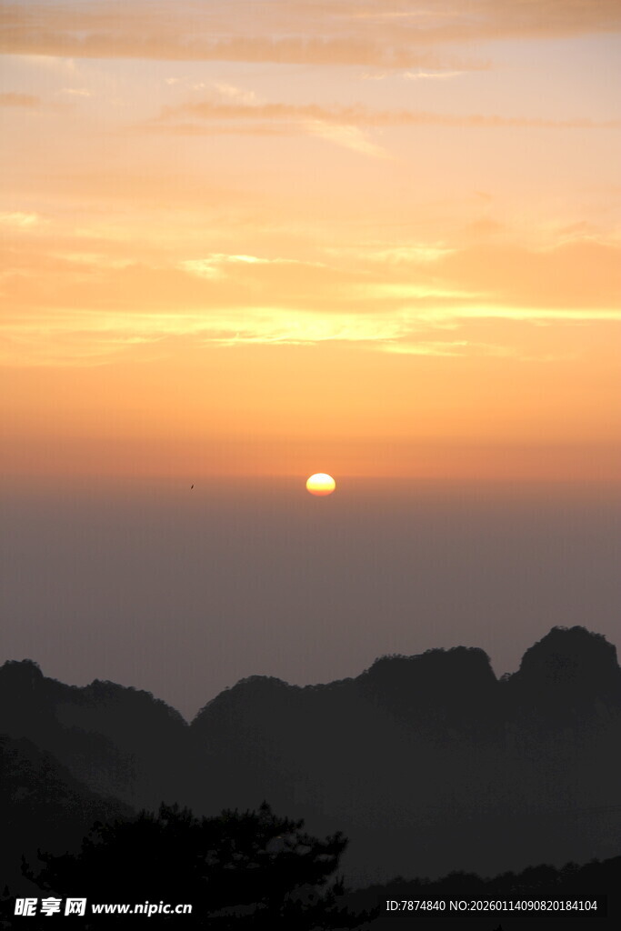 山间绝美日落景色