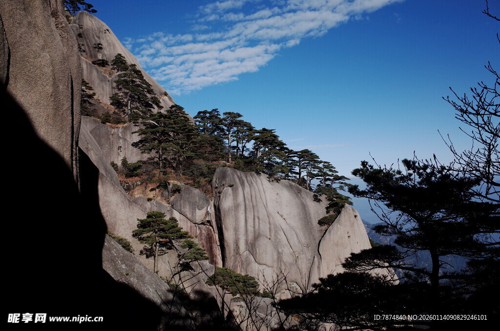 巍峨峻峭的壮丽山景