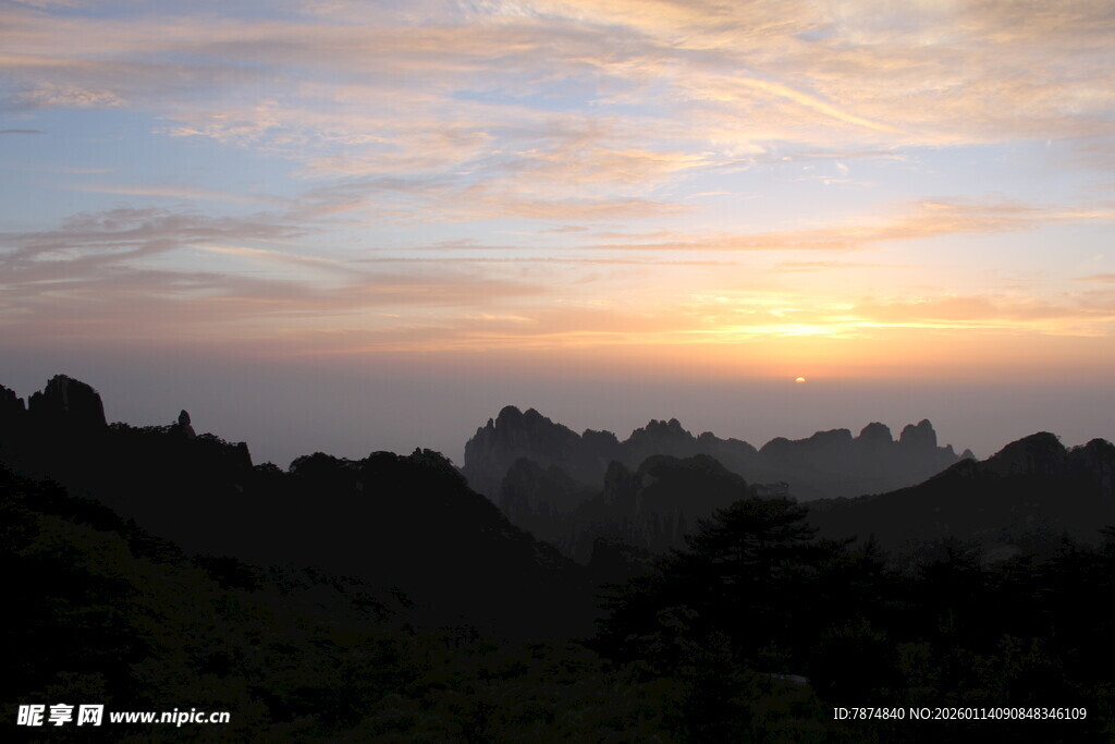 山间壮丽日出美景