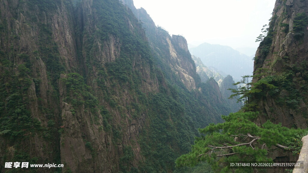 壮丽黄山奇峰景观