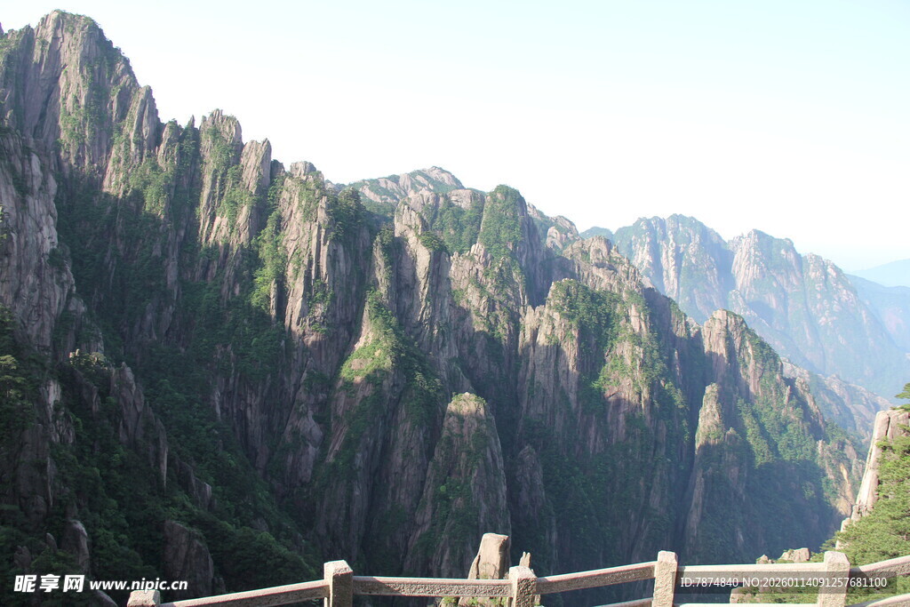 壮丽黄山山峰景观