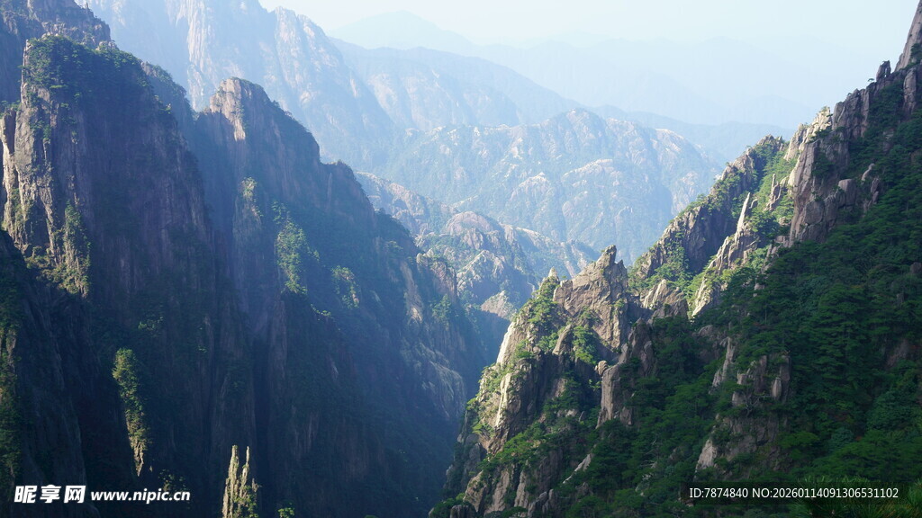 壮丽山景 山谷间的自然奇观