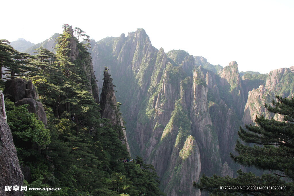 壮丽巍峨的高山景观