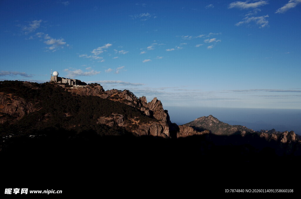 山巅之上的壮阔海景