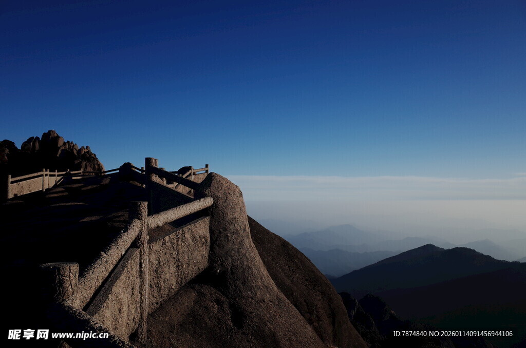 长城晨曦 山峦壮阔美景