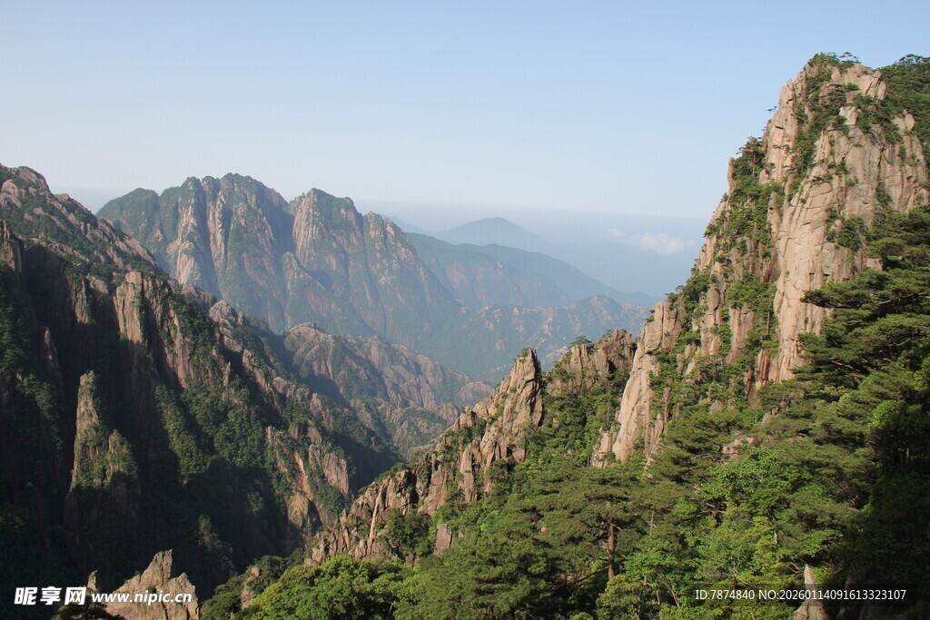 壮丽黄山山峰景色