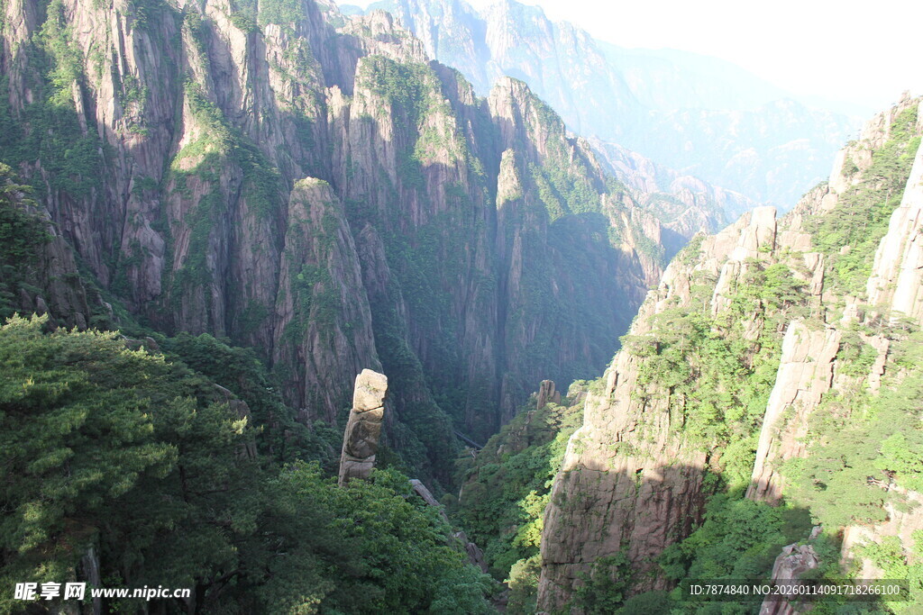 壮丽山景 奇峰峻岭入目