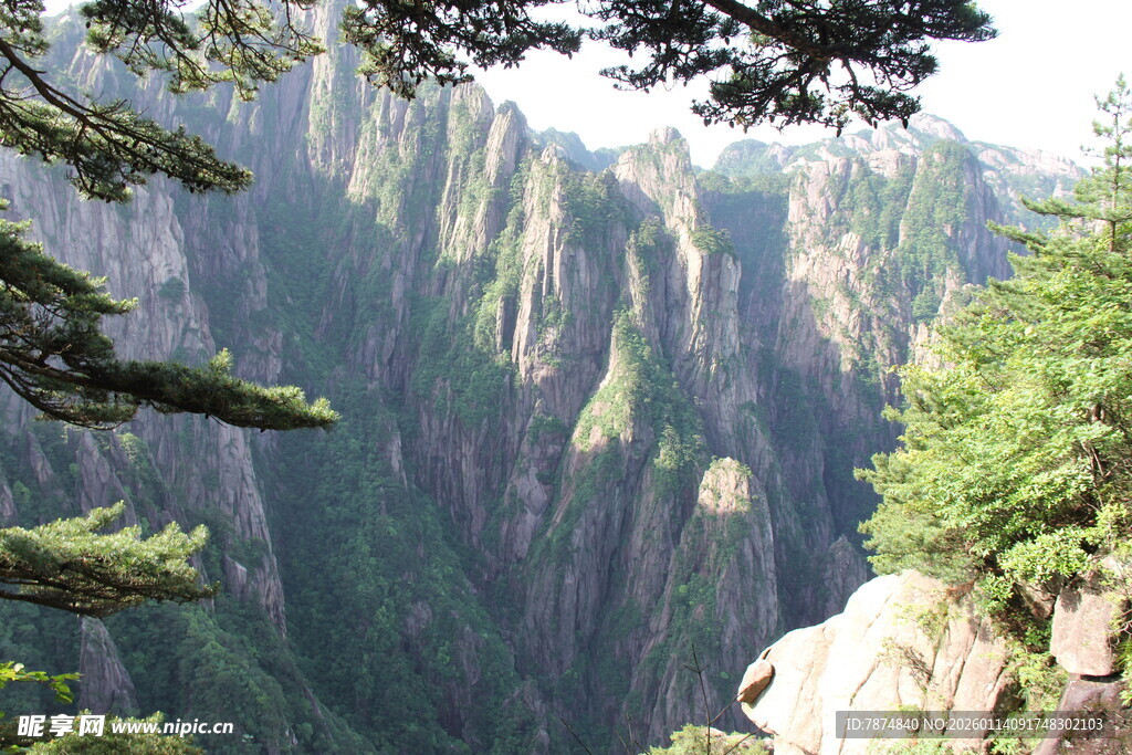壮丽黄山奇峰景观