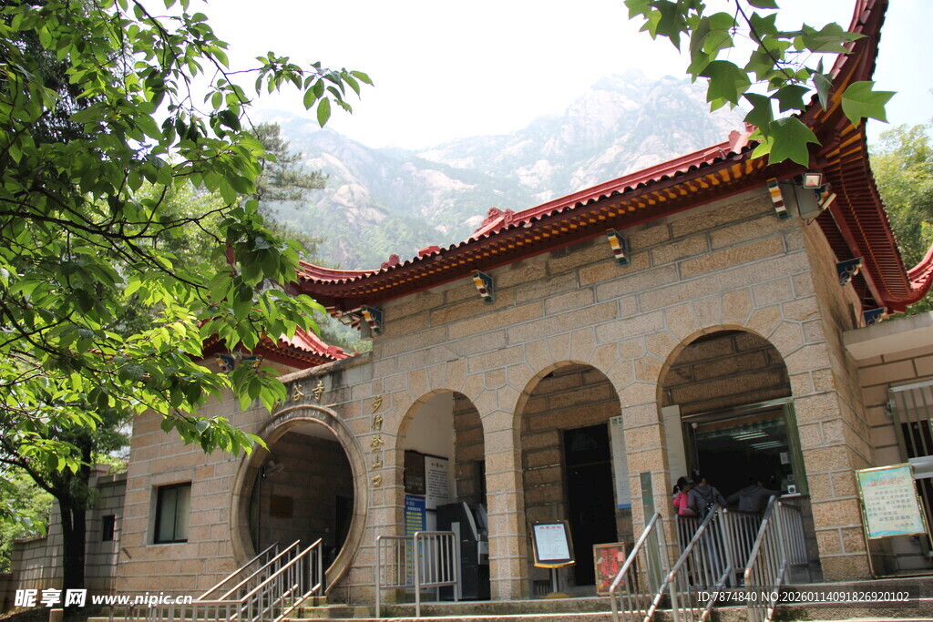 中式古建筑 绿树环绕美景