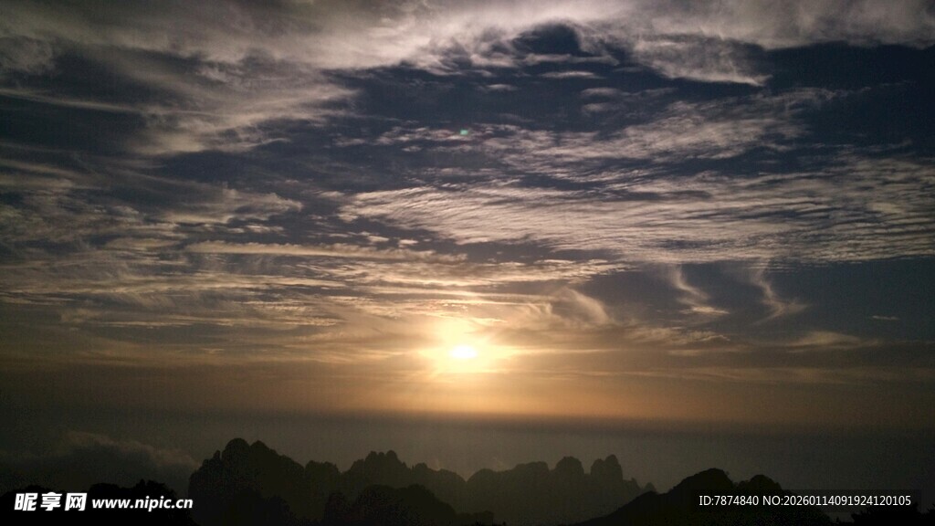 日出时分的壮丽云海景观