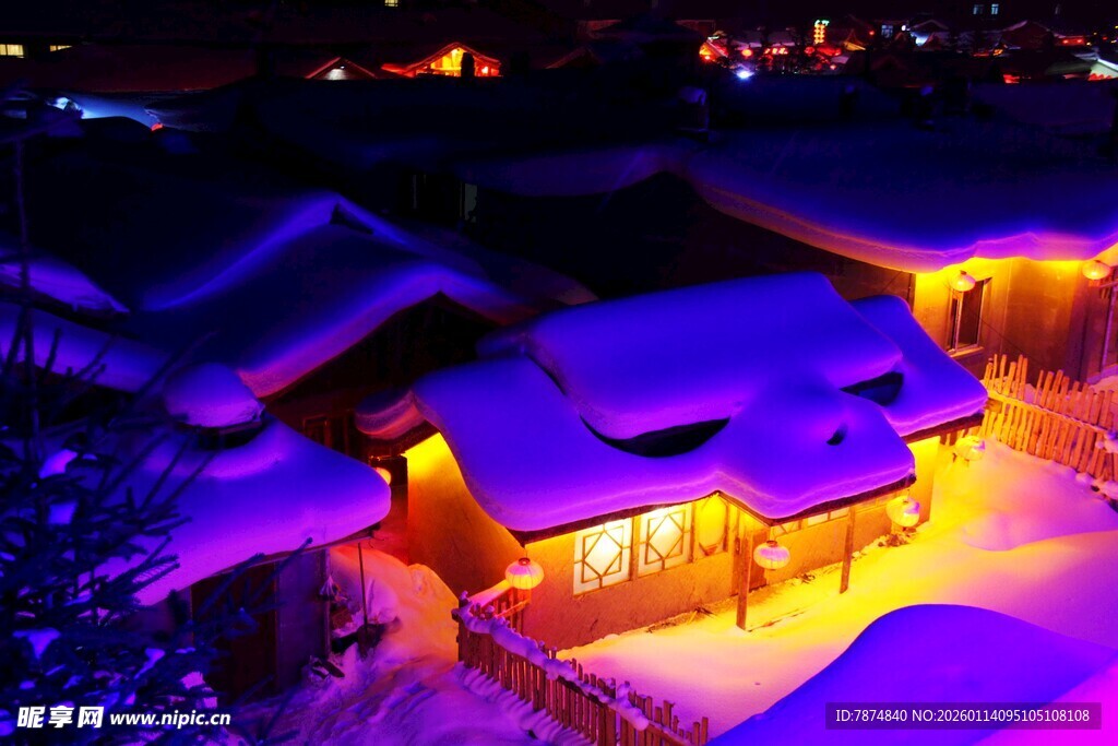 雪夜中的温馨灯火小屋