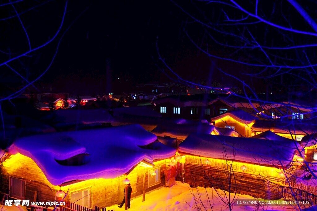 雪乡夜景 梦幻灯火映民宿