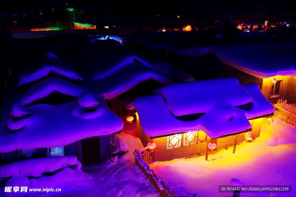 雪夜中的温馨村落