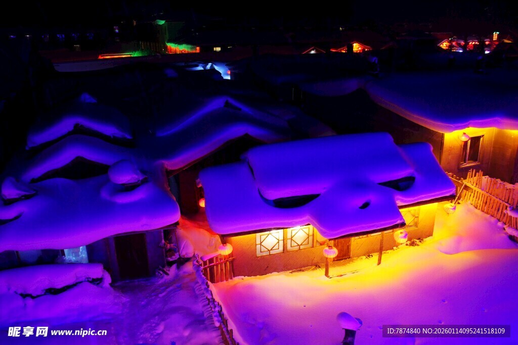 雪夜中的温馨村落